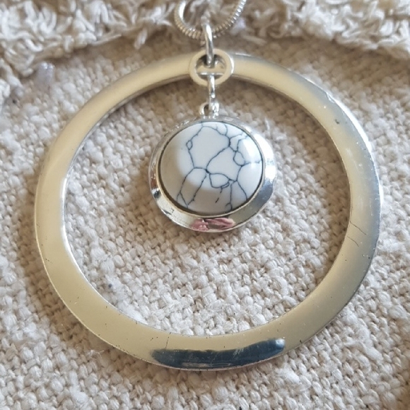 Minimalist Howlite Silver Tone Pendant Necklace - Picture 2 of 5